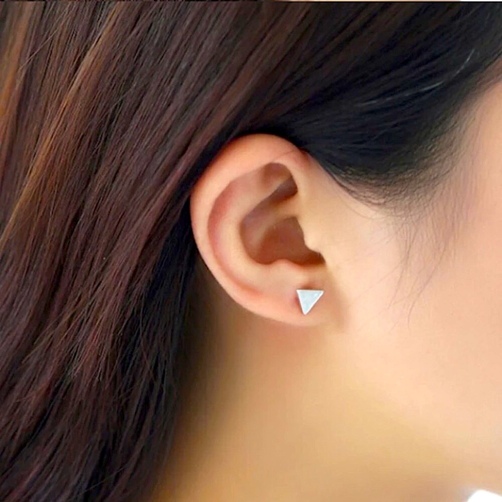 ⚜️[𝟯/$𝟭𝟴]⚜️Silver Triangle Simple Earrings NEW - Picture 3 of 9